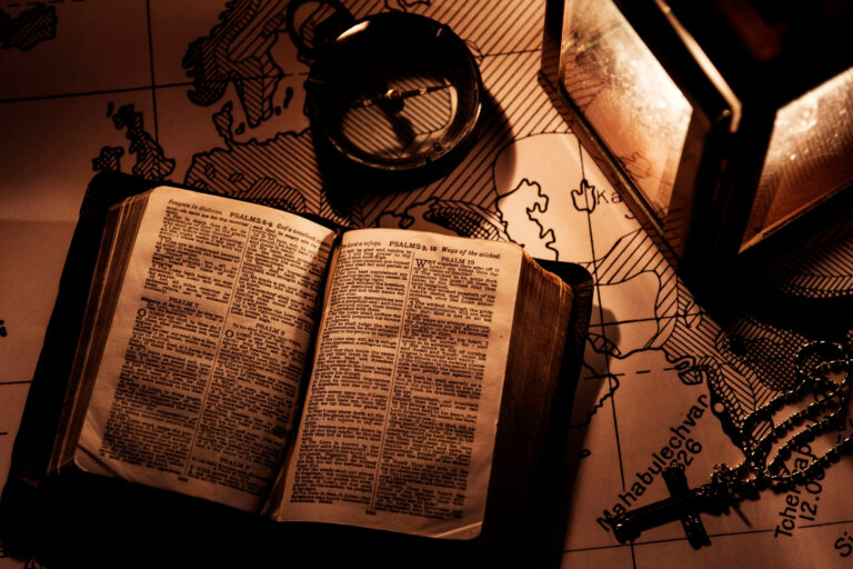 Nostradamus previu guerras, catástrofes e grandes líderes? Descubra a origem das profecias mais famosas e o que a História permite realmente confirmar.